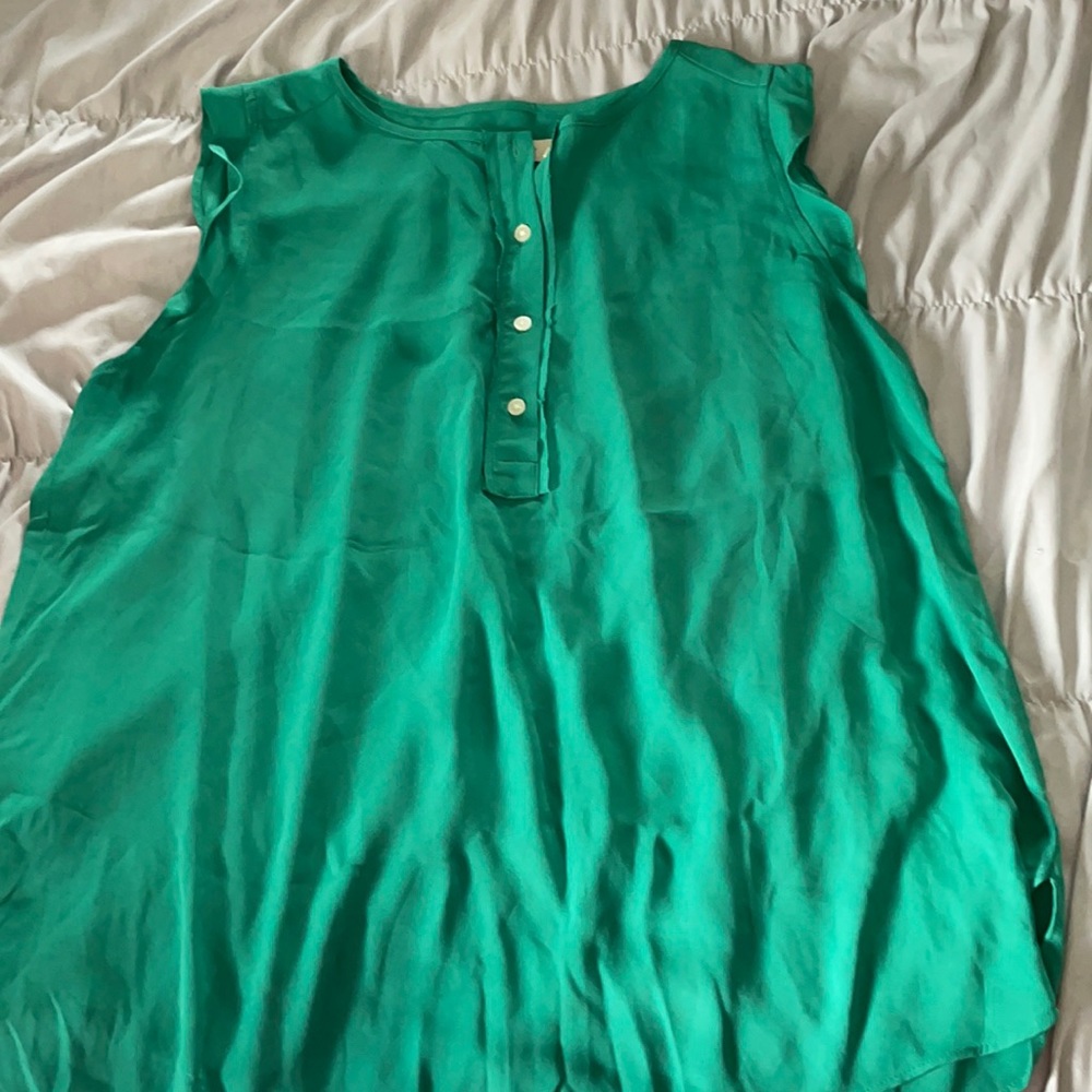 Ann Taylor Loft green sleeveless blouse
